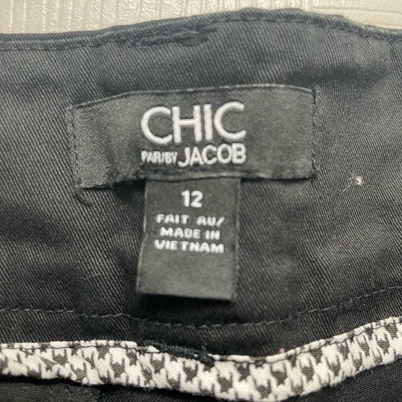 Jacob Bermuda Shorts - Picture 3 of 3